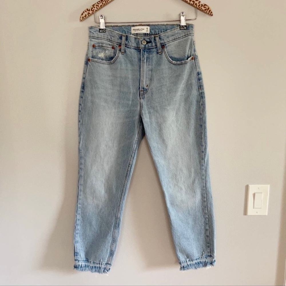ABERCROMBIE & FITCH High Rise Light Wash Mom Jeans